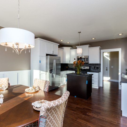 https://www.rivervalleyhomesqc.com/wp-content/uploads/6120_Spring_Circle_Davenport_2-540x540.jpg