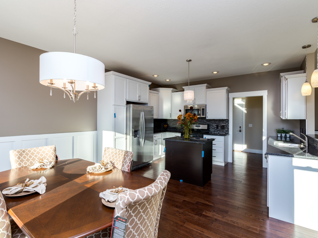 https://www.rivervalleyhomesqc.com/wp-content/uploads/6120_Spring_Circle_Davenport_2.jpg