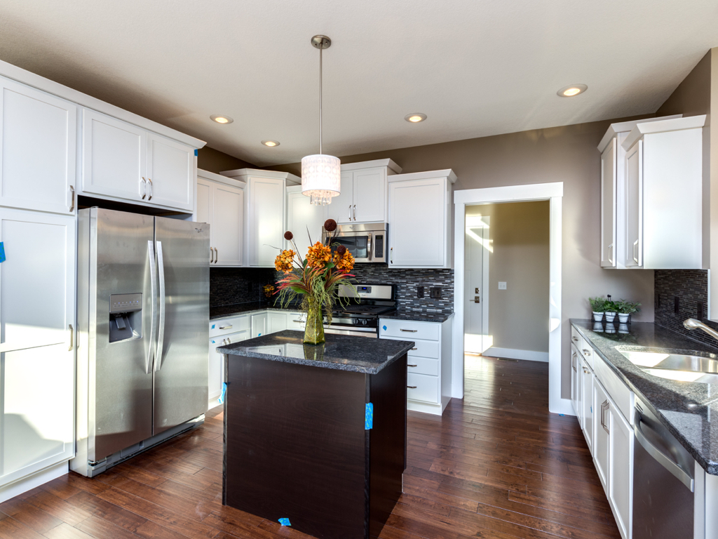 https://www.rivervalleyhomesqc.com/wp-content/uploads/6120_Spring_Circle_Davenport_3.jpg