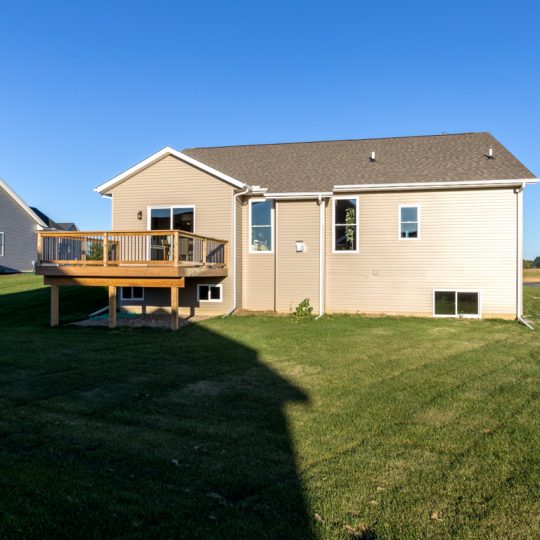 https://www.rivervalleyhomesqc.com/wp-content/uploads/6120_Spring_Circle_Davenport_7-540x540.jpg