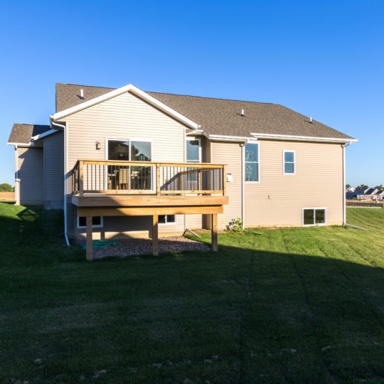 https://www.rivervalleyhomesqc.com/wp-content/uploads/6120_Spring_Circle_Davenport_8-540x540.jpg