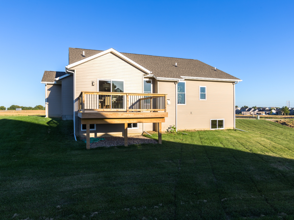 https://www.rivervalleyhomesqc.com/wp-content/uploads/6120_Spring_Circle_Davenport_8.jpg