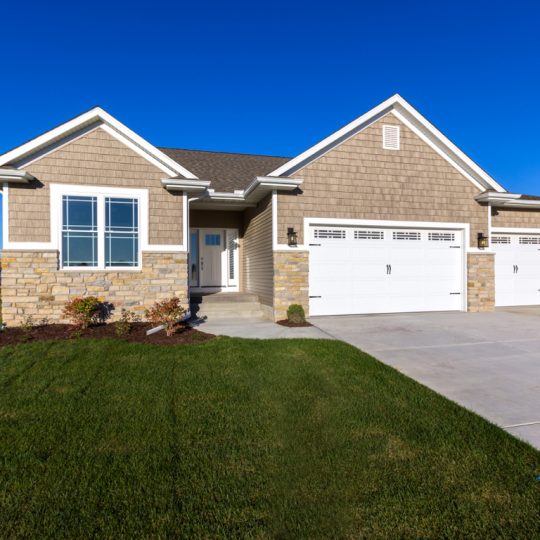 https://www.rivervalleyhomesqc.com/wp-content/uploads/6120_Spring_Circle_Davenport_9-540x540.jpg