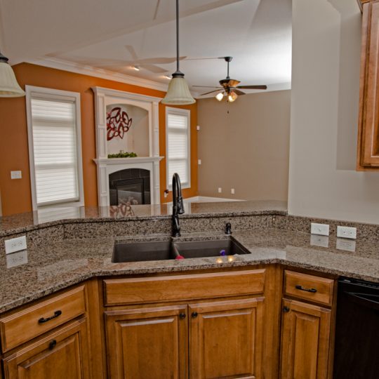 https://www.rivervalleyhomesqc.com/wp-content/uploads/6126_Judson_Circle_12-540x540.jpg