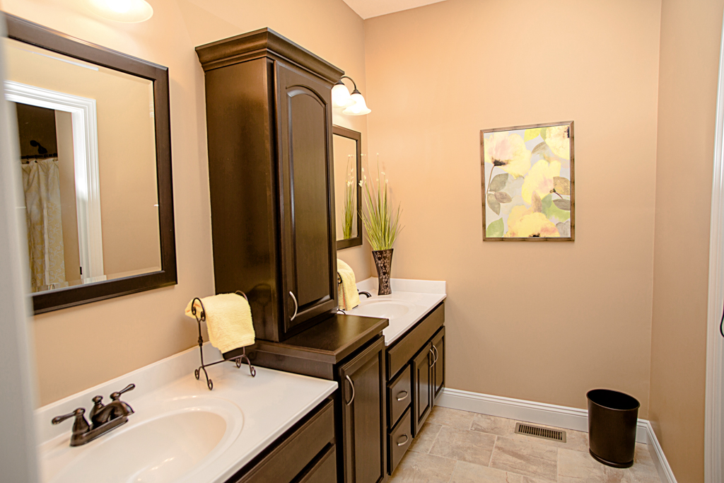 https://www.rivervalleyhomesqc.com/wp-content/uploads/6126_Judson_Circle_3.jpg