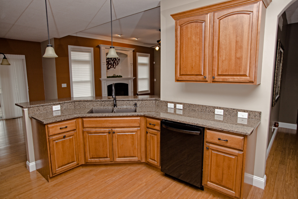 https://www.rivervalleyhomesqc.com/wp-content/uploads/6126_Judson_Circle_5.jpg
