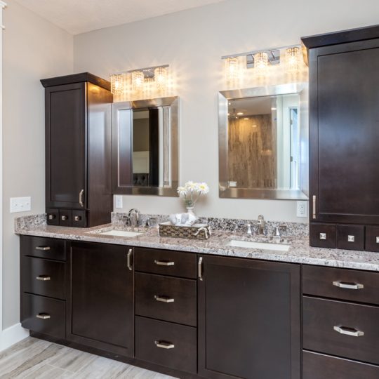 https://www.rivervalleyhomesqc.com/wp-content/uploads/6234_Whispering_Hills_Ct_15-540x540.jpg