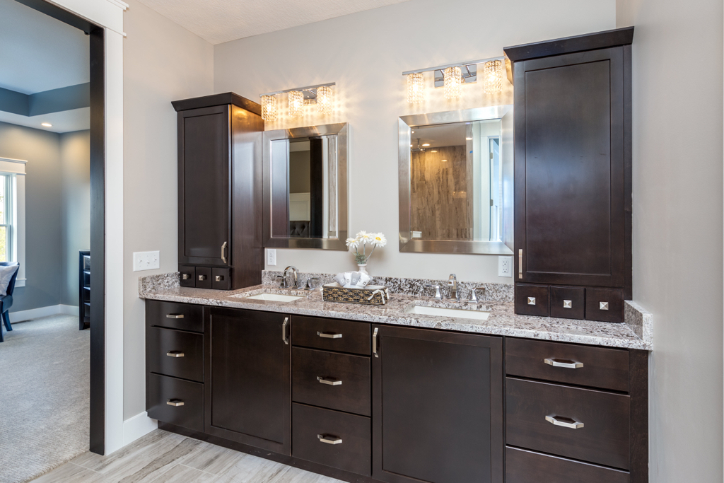 https://www.rivervalleyhomesqc.com/wp-content/uploads/6234_Whispering_Hills_Ct_15.jpg