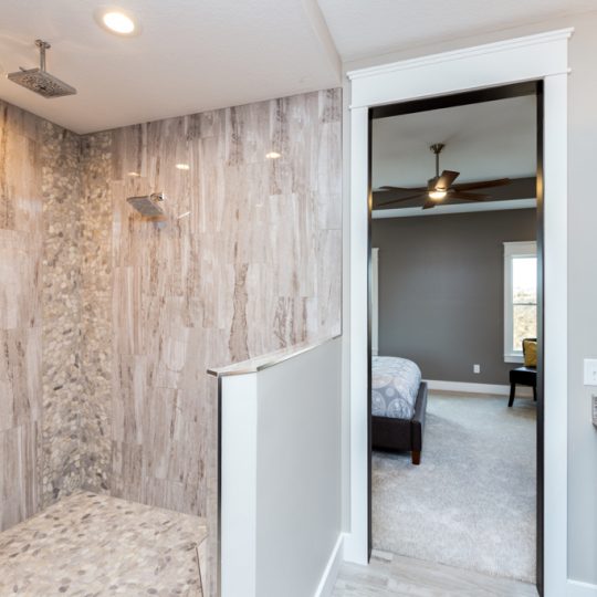 https://www.rivervalleyhomesqc.com/wp-content/uploads/6234_Whispering_Hills_Ct_16-540x540.jpg