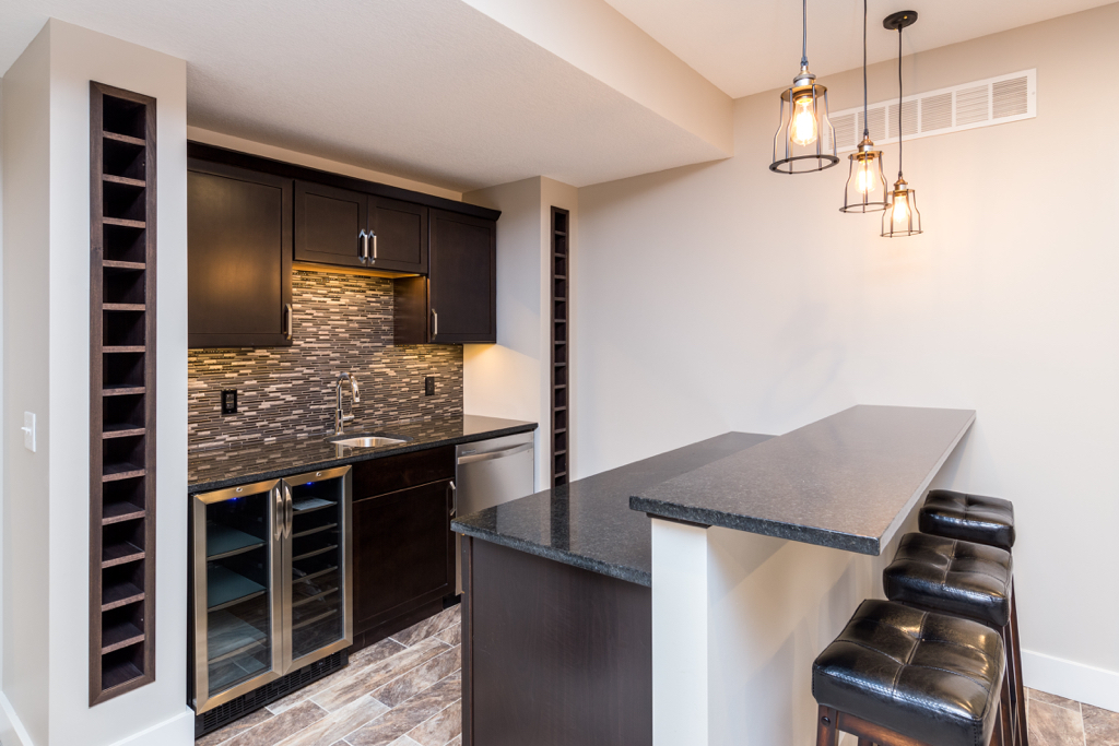 https://www.rivervalleyhomesqc.com/wp-content/uploads/6234_Whispering_Hills_Ct_20.jpg