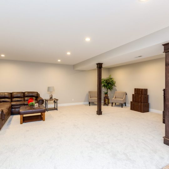 https://www.rivervalleyhomesqc.com/wp-content/uploads/6234_Whispering_Hills_Ct_21-540x540.jpg