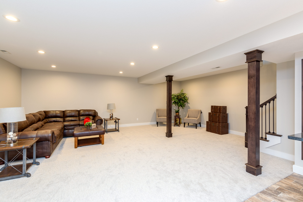 https://www.rivervalleyhomesqc.com/wp-content/uploads/6234_Whispering_Hills_Ct_21.jpg