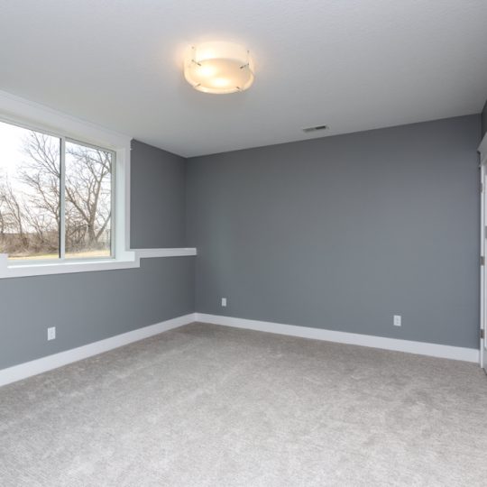 https://www.rivervalleyhomesqc.com/wp-content/uploads/6234_Whispering_Hills_Ct_22-540x540.jpg