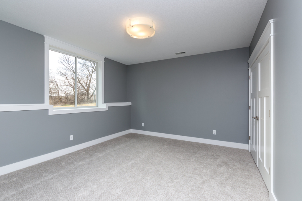 https://www.rivervalleyhomesqc.com/wp-content/uploads/6234_Whispering_Hills_Ct_22.jpg