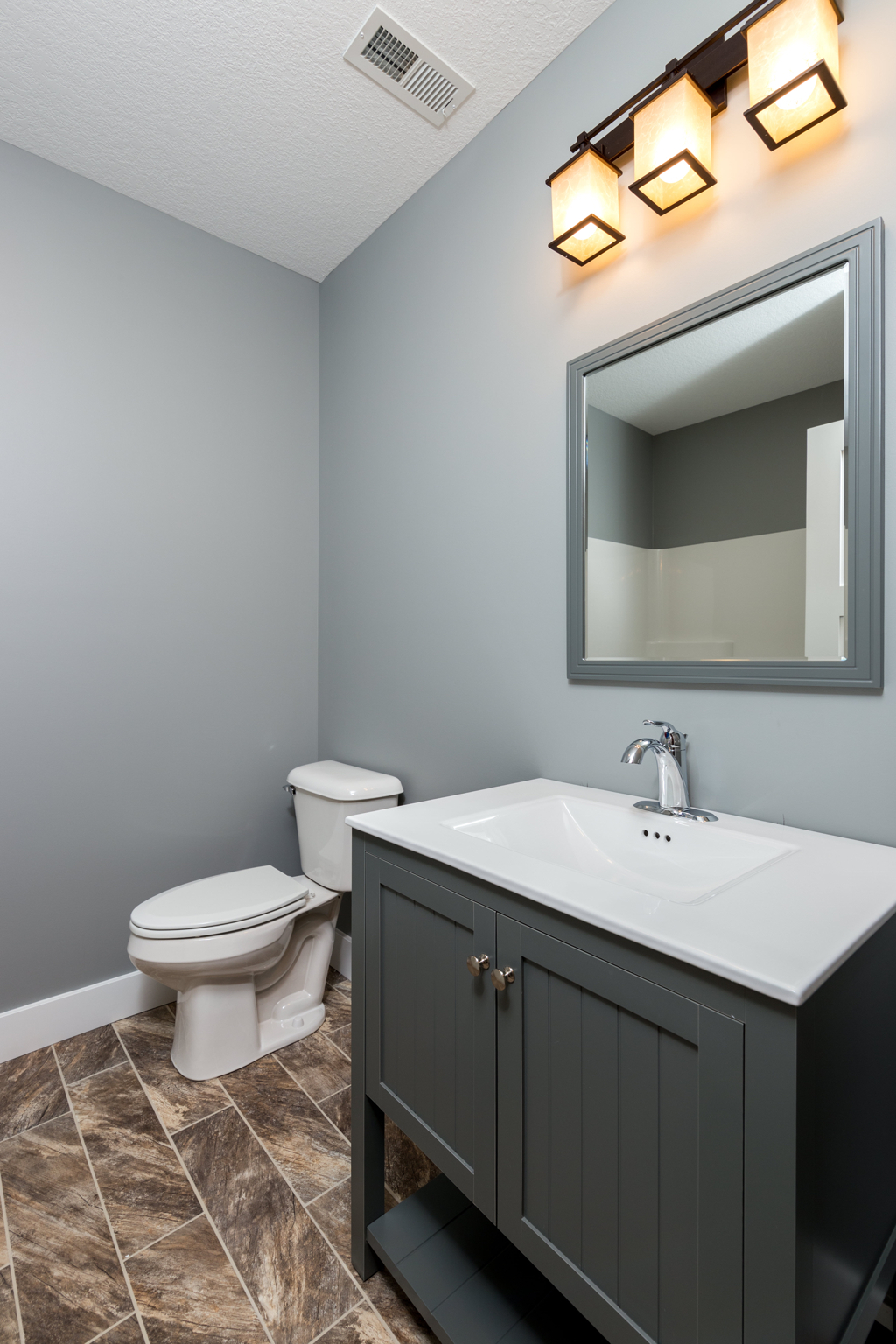 https://www.rivervalleyhomesqc.com/wp-content/uploads/6234_Whispering_Hills_Ct_23.jpg