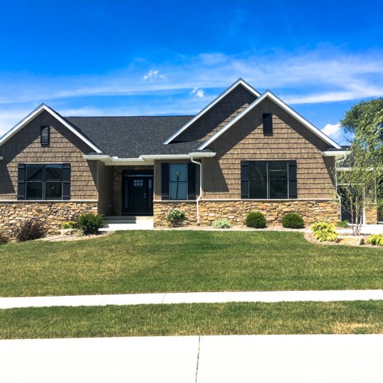 https://www.rivervalleyhomesqc.com/wp-content/uploads/6234_Whispering_Hills_Ct_27-540x540.jpg