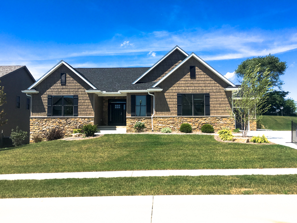 https://www.rivervalleyhomesqc.com/wp-content/uploads/6234_Whispering_Hills_Ct_27.jpg
