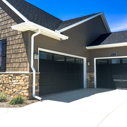 https://www.rivervalleyhomesqc.com/wp-content/uploads/6234_Whispering_Hills_Ct_28-540x540.jpg