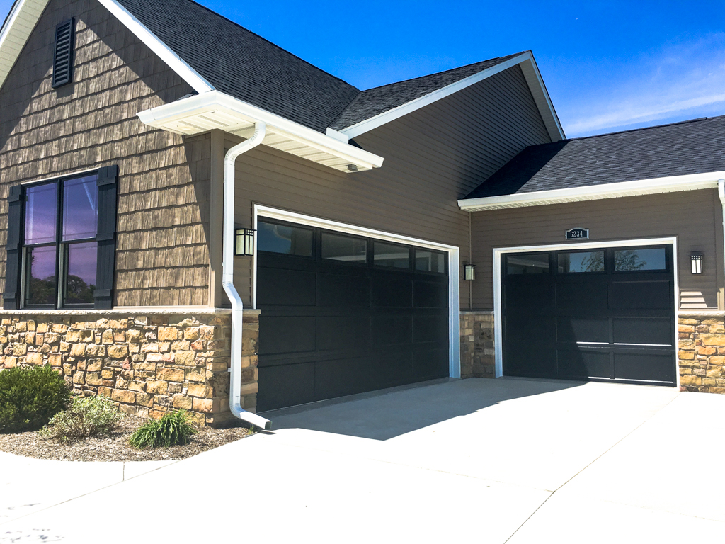 https://www.rivervalleyhomesqc.com/wp-content/uploads/6234_Whispering_Hills_Ct_28.jpg