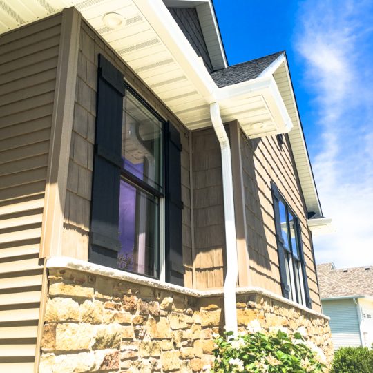 https://www.rivervalleyhomesqc.com/wp-content/uploads/6234_Whispering_Hills_Ct_31-540x540.jpg
