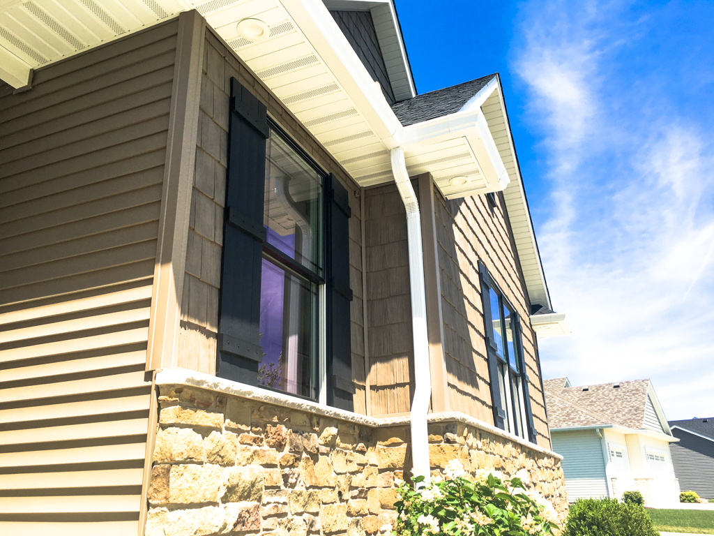 https://www.rivervalleyhomesqc.com/wp-content/uploads/6234_Whispering_Hills_Ct_31.jpg