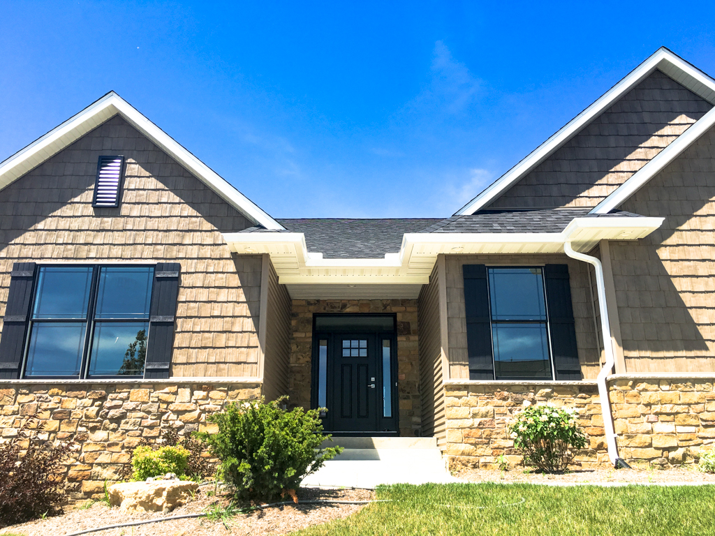 https://www.rivervalleyhomesqc.com/wp-content/uploads/6234_Whispering_Hills_Ct_32.jpg