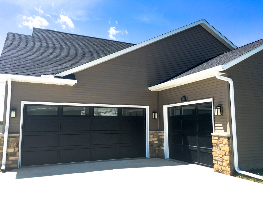 https://www.rivervalleyhomesqc.com/wp-content/uploads/6234_Whispering_Hills_Ct_34.jpg