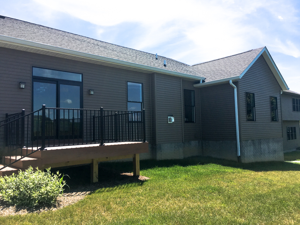 https://www.rivervalleyhomesqc.com/wp-content/uploads/6234_Whispering_Hills_Ct_36.jpg