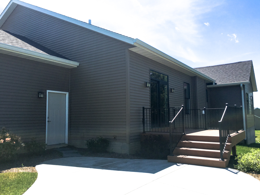 https://www.rivervalleyhomesqc.com/wp-content/uploads/6234_Whispering_Hills_Ct_37.jpg