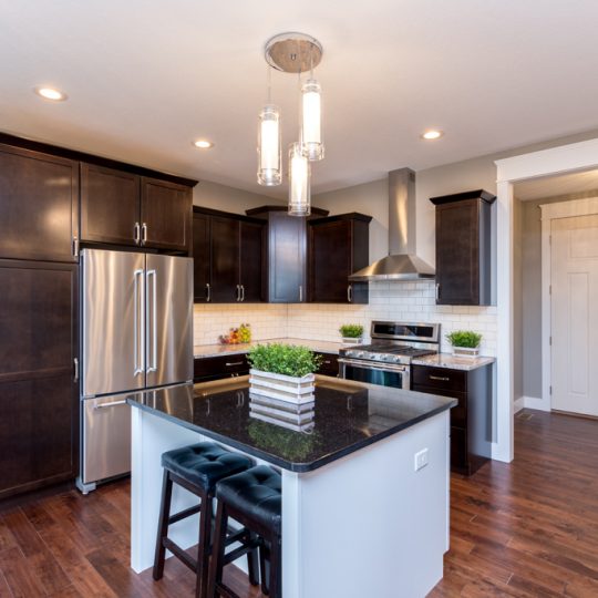 https://www.rivervalleyhomesqc.com/wp-content/uploads/6234_Whispering_Hills_Ct_7-540x540.jpg